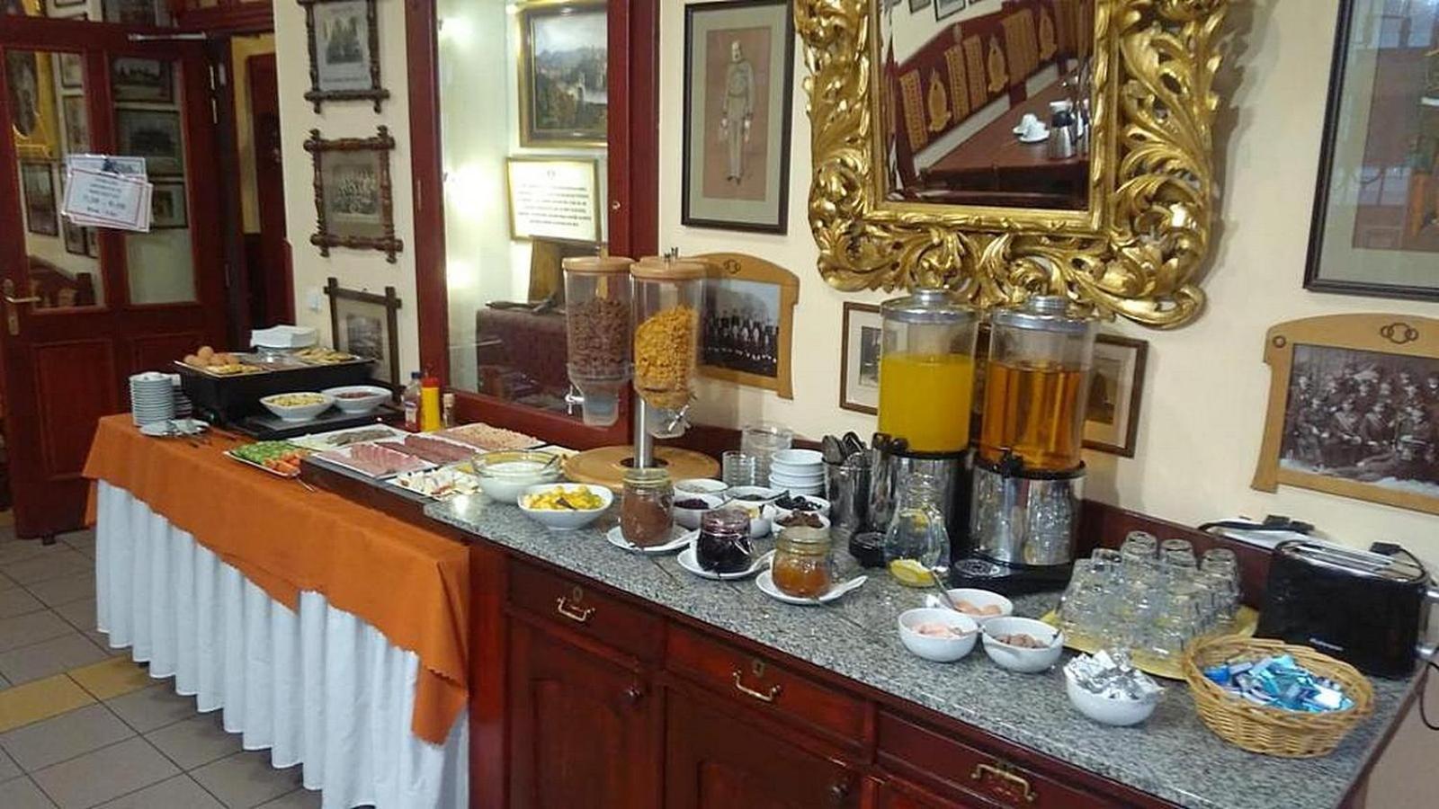 Hotel Cisar Ferdinand Loket Εξωτερικό φωτογραφία
